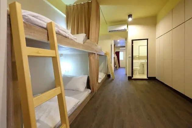 Ortak Ranzalı Oda, 1 Tek Kişilik Yatak
