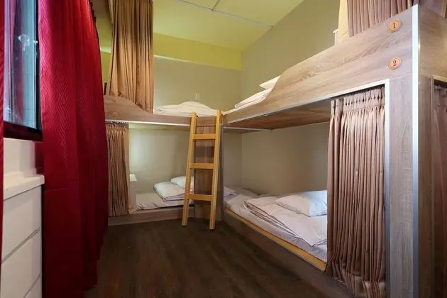 Ortak Ranzalı Oda, Sadece kadınlar için