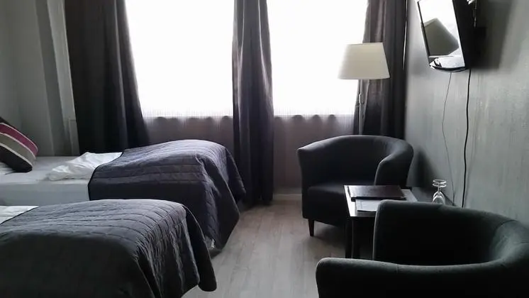 Basic Tek Büyük veya İki Ayrı Yataklı Oda