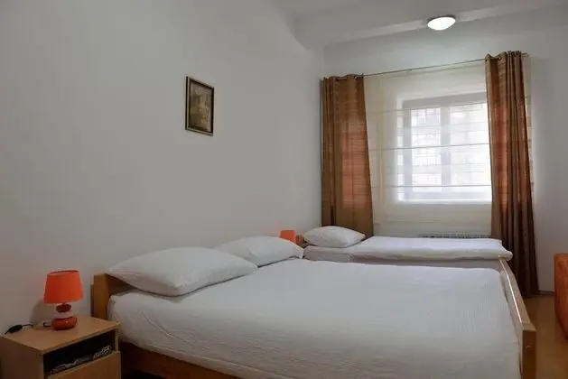 Üç Kişilik Oda
