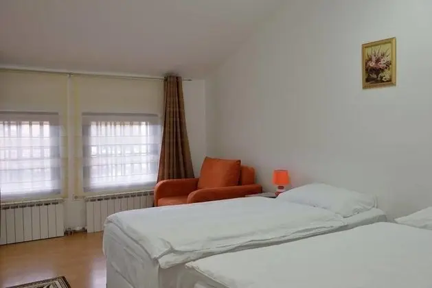 Üç Kişilik Oda