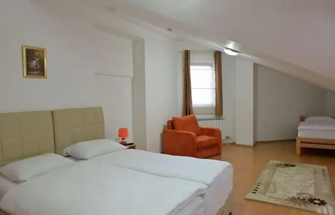 Üç Kişilik Oda