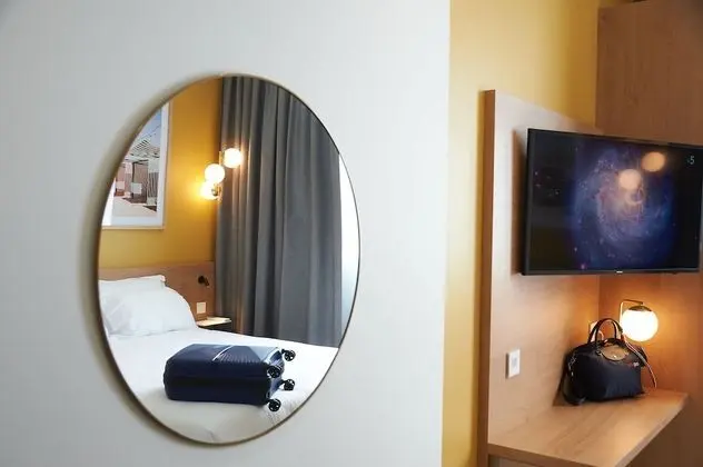 City Tek Büyük Yataklı Oda