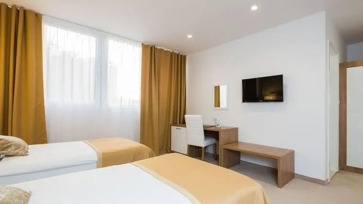 Comfort Tek Büyük veya İki Ayrı Yataklı Oda