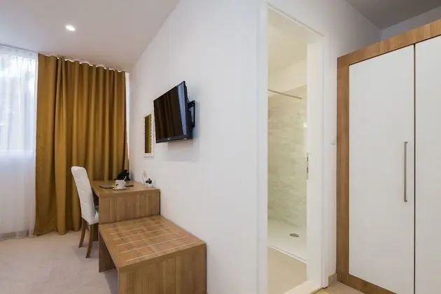 Comfort Tek Büyük veya İki Ayrı Yataklı Oda