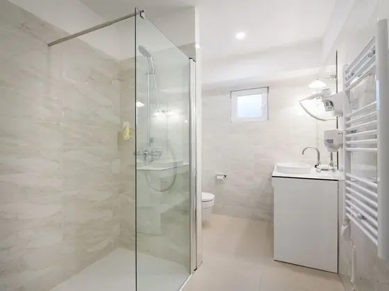 Comfort Tek Büyük veya İki Ayrı Yataklı Oda