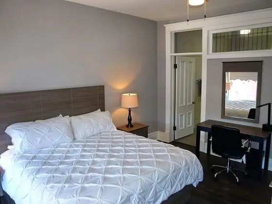 Tek Büyük Yataklı Oda, Özel Banyo (Room One & Seven)
