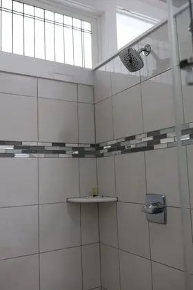 Tek Büyük Yataklı Oda, Özel Banyo (Room One & Seven)