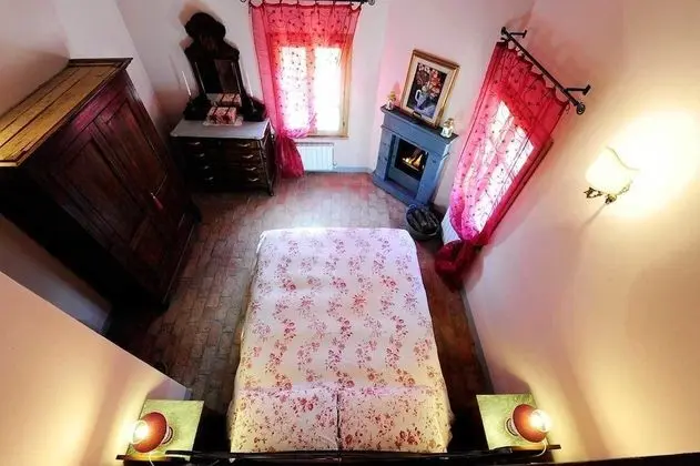 Standard Tek Büyük Yataklı Oda, Ortak Banyo, Bahçe Manzaralı (Corniolo)