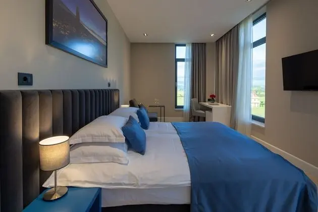 Tek Büyük veya İki Ayrı Yataklı Oda