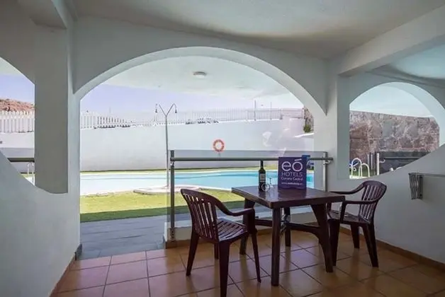 Stüdyo, Havuz Manzaralı