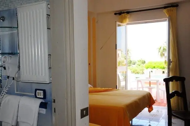 Tek Büyük veya İki Ayrı Yataklı Oda, Balkon