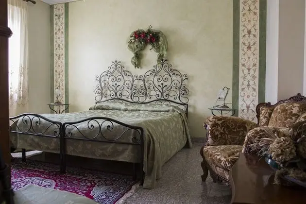 Classic Tek Büyük Yataklı Oda