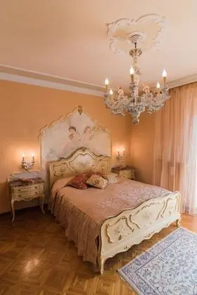 Classic Tek Büyük Yataklı Oda