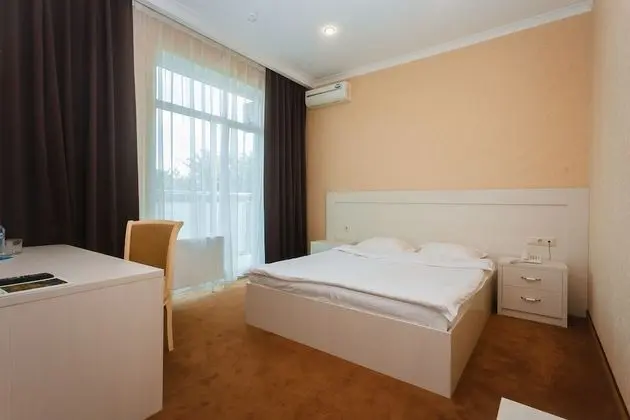 Business Tek Büyük Yataklı Oda