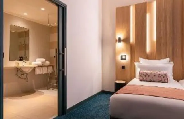 JUNIOR SUITE