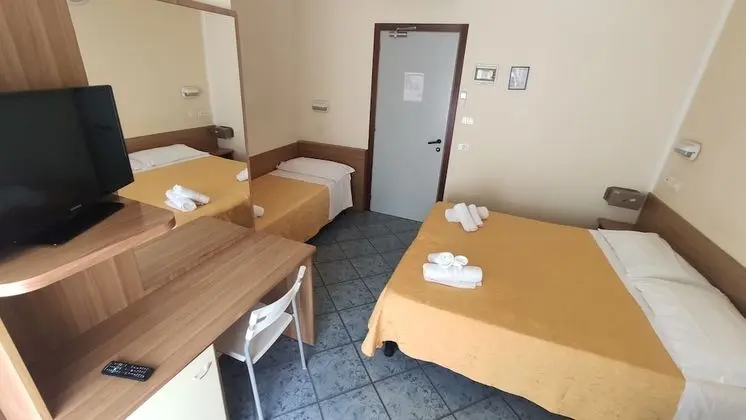 Üç Kişilik Oda