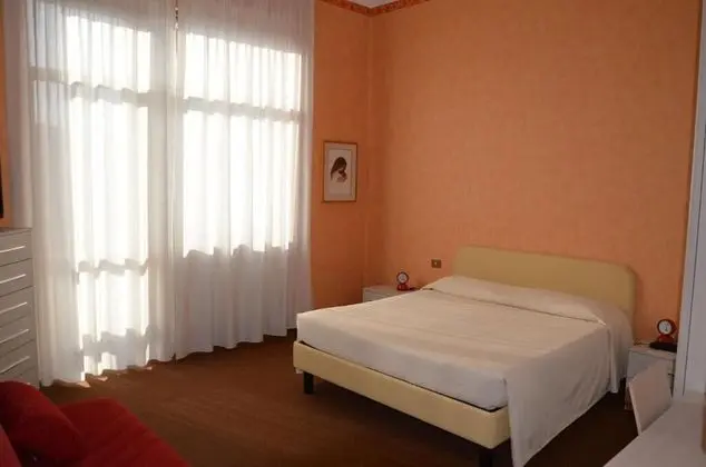 Basic Üç Kişilik Oda