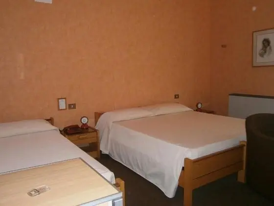 Basic Üç Kişilik Oda
