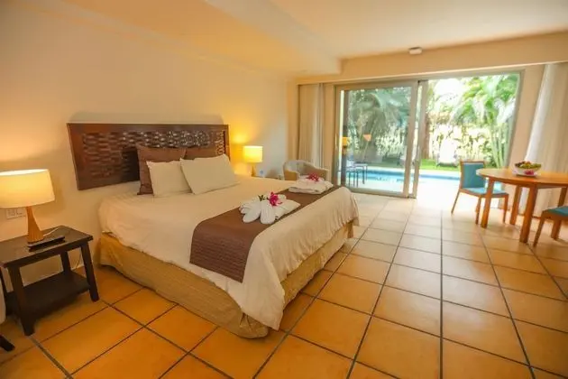 Swim Up Romantic, 1 King Bed