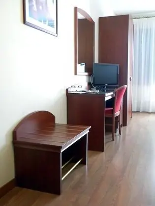 Üç Kişilik Oda