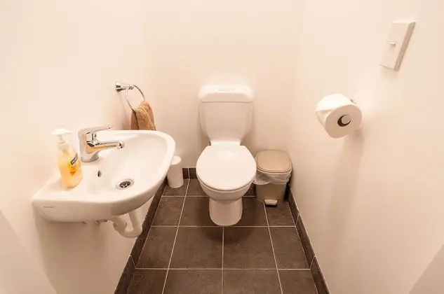 Standard Oda (Private Bathroom across the hall)