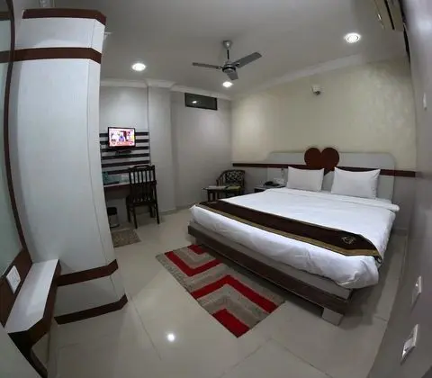 Deluxe Tek Büyük Yataklı Oda