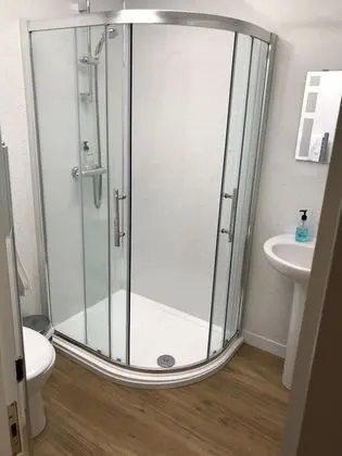 Tek Büyük Yataklı Oda, Ortak Banyo