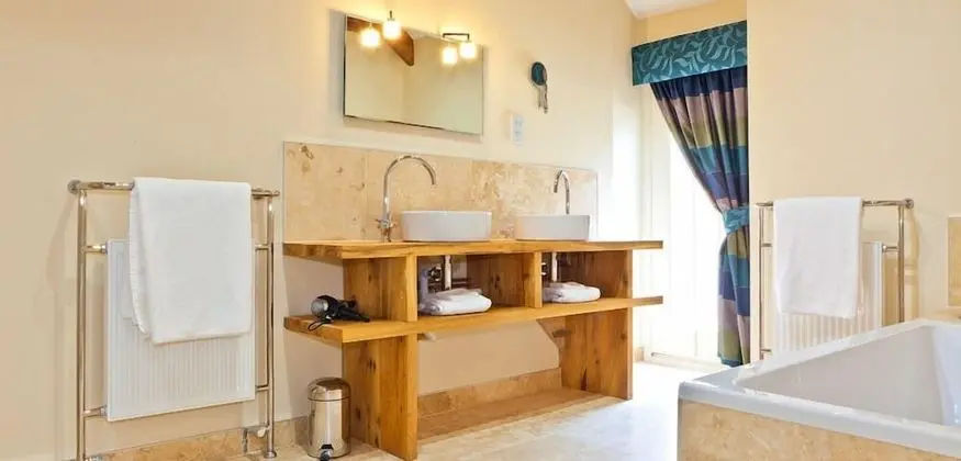 Luxury Tek Büyük Yataklı Oda, 1 En Büyük (King) Boy Yatak, Avlu Manzaralı (Stables)