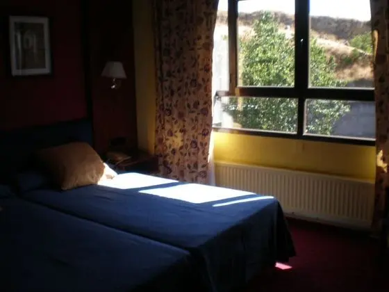 Tek Büyük Yataklı Oda (2 Single Beds,Interior Patio View)