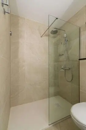 Classic Tek Büyük veya İki Ayrı Yataklı Oda, Kısmi Deniz Manzaralı
