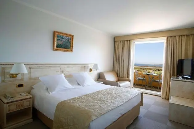 Deluxe Tek Büyük Yataklı Oda, Kısmi Deniz Manzaralı
