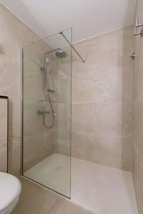 Deluxe Tek Büyük Yataklı Oda, Kısmi Deniz Manzaralı