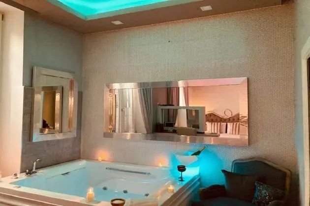 Honeymoon Oda, Sıcak Su Havuzu