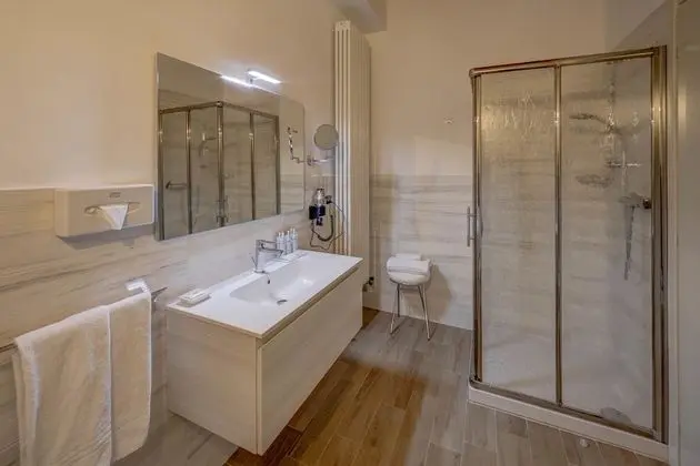 Camera quadrupla (Suite 7 nani)