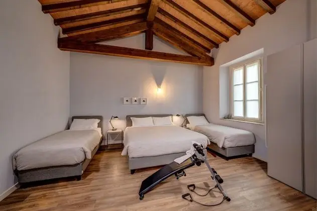 Camera quadrupla (Suite 7 nani)