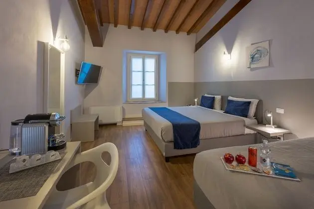 Camera quadrupla (Suite 7 nani)