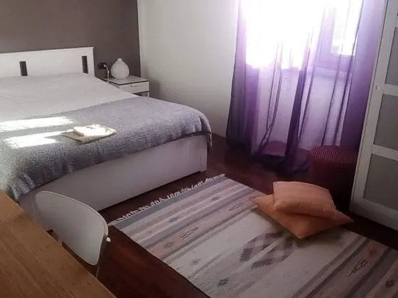 Tek Büyük Yataklı Oda, Ortak Banyo (2)