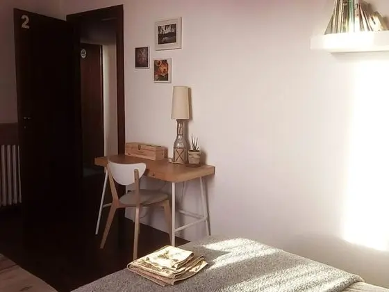 Tek Büyük Yataklı Oda, Ortak Banyo (2)