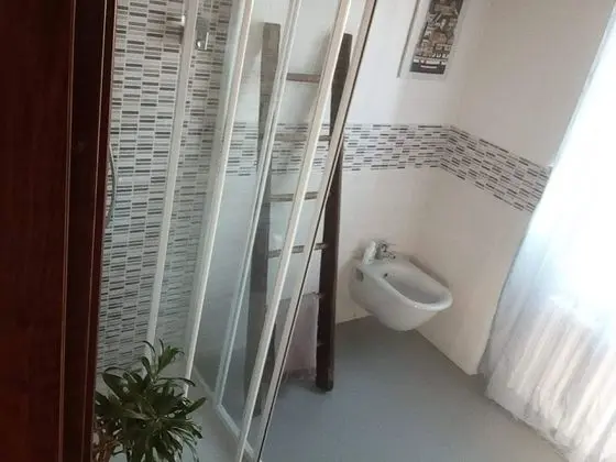Tek Büyük Yataklı Oda, Ortak Banyo (2)