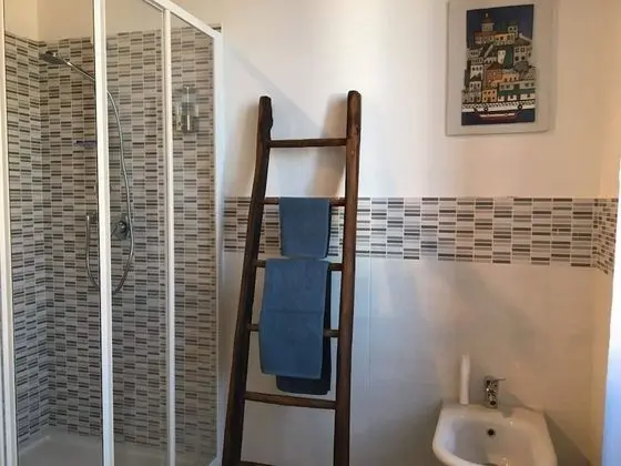 Tek Büyük Yataklı Oda, Ortak Banyo (2)
