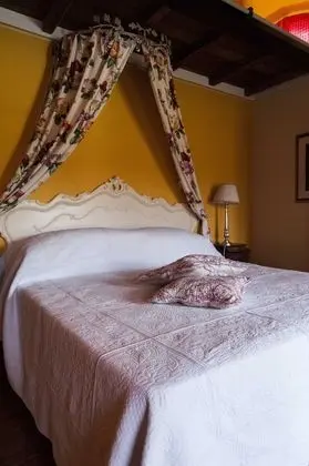 Süit, 1 Çift Kişilik Yatak, Sıcak Su Küveti, Havuz Manzaralı