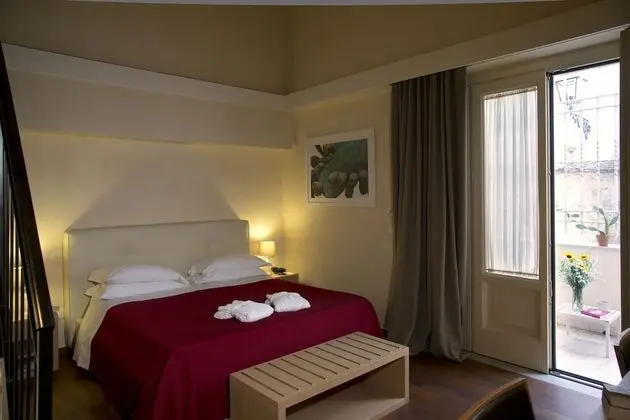 Standard Tek Büyük Yataklı Oda