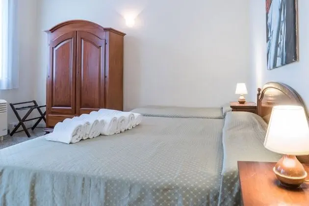 Üç Kişilik Oda, Ortak Banyo