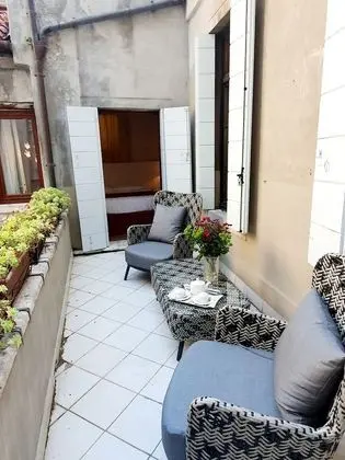 Classic Tek Büyük Yataklı Oda, Teras, Avlu Manzaralı