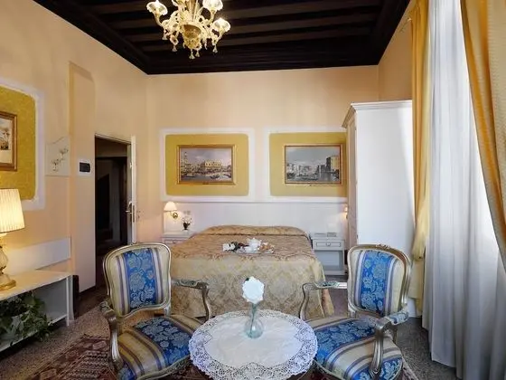 Superior Tek Büyük Yataklı Oda, Kanal Manzaralı