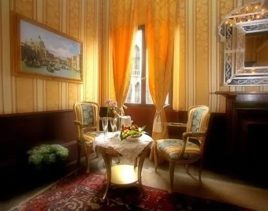 Superior Tek Büyük Yataklı Oda, Kanal Manzaralı