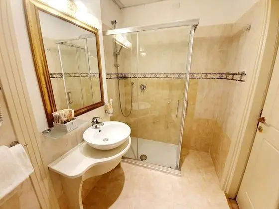 Superior Tek Büyük Yataklı Oda, Kanal Manzaralı