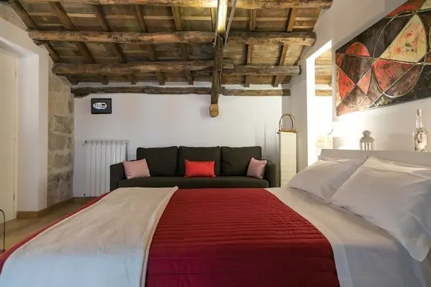 Deluxe Tek Büyük Yataklı Oda (MANSARDINA)