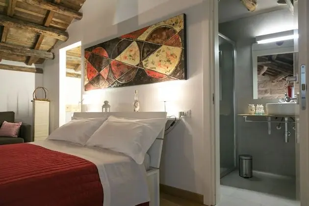 Deluxe Tek Büyük Yataklı Oda (MANSARDINA)